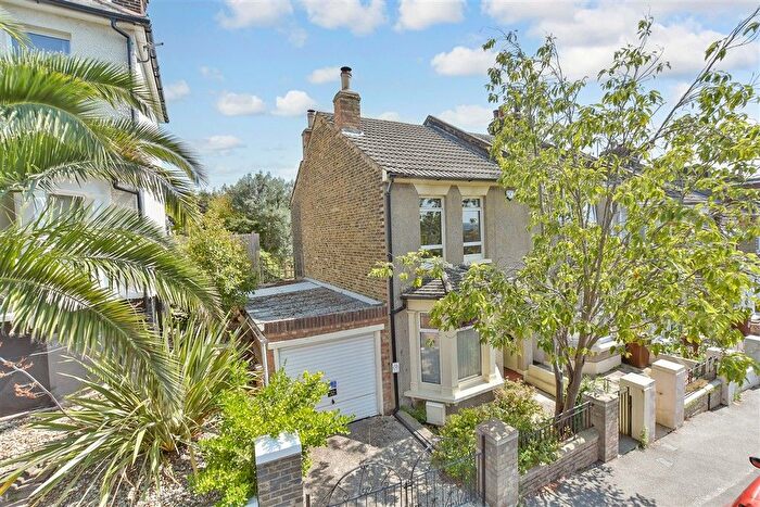 2 Bedroom End Of Terrace House For Sale In Mill Road, Rochester, Kent, ME2