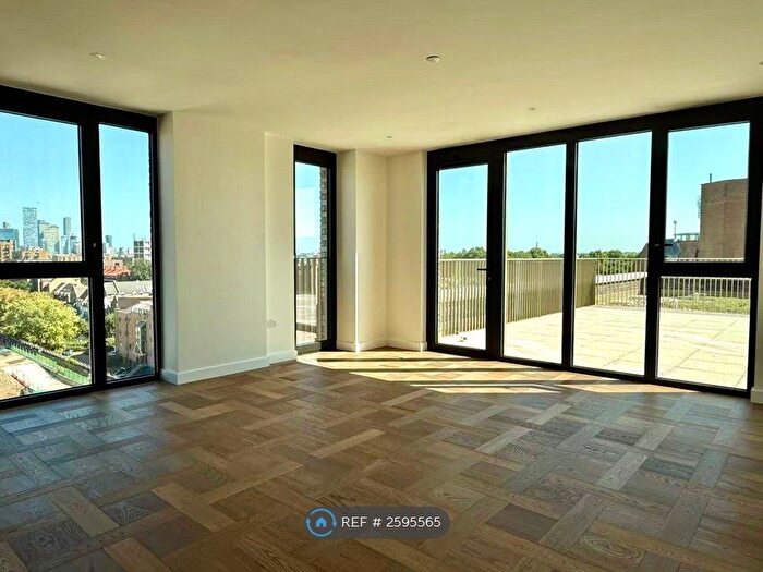 3 Bedroom Flat To Rent In Boxwood Gardens, London, E1W