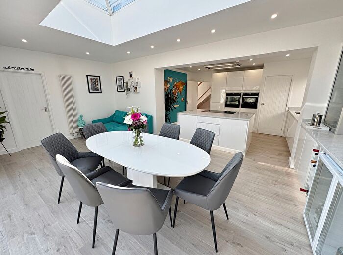 4 Bedroom Detached House For Sale In Heathfield Avenue, Catisfield, PO15