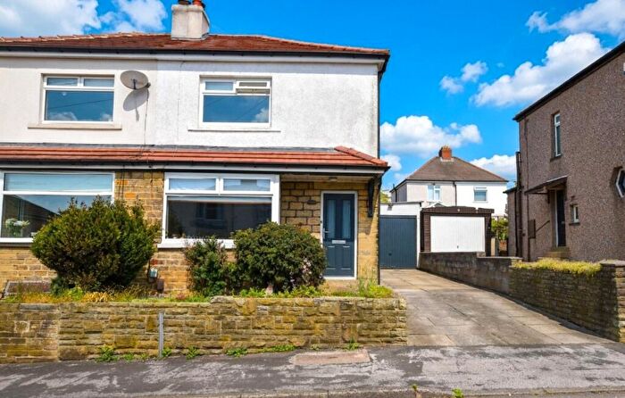 2 Bedroom Semi-Detached House For Sale In Hawthorn Drive, Yeadon, Leeds, West Yorkshire, LS19