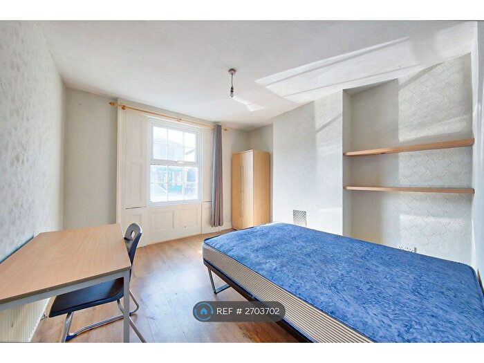 4 Bedroom Semi Detached House To Rent In Hawks Road, Kingston Upon Thames, KT1