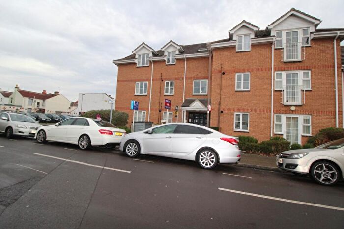 2 Bedroom Flat To Rent In Claremont Road, Portsmouth, PO1