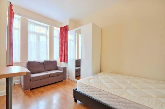 Studio To Rent In Chapter Road, Willesden Green, NW2