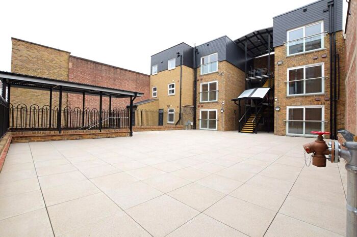 2 Bedroom Flat To Rent In Postway Mews, Ilford, IG1