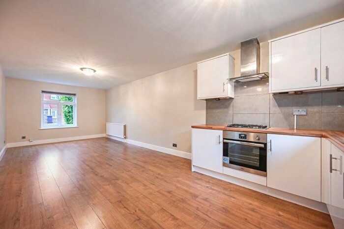 2 Bedroom Flat For Sale In St. Pauls Close, London, W5