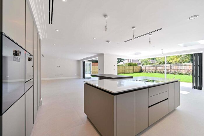 6 Bedroom House For Sale In Thicket Meadow, Maidenhead, SL6