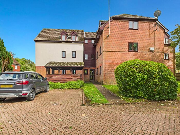 1 Bedroom Flat To Rent In Black Swan Close, Pease Pottage, RH11