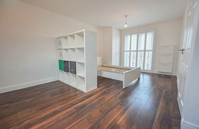 Apartment To Rent In Beckford Road, Croydon, CR0