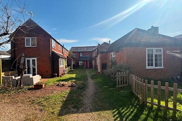 2 Bedroom Flat To Rent In Old Woking, Woking, GU22