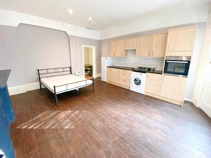 Studio To Rent In Oriental Place, Brighton, BN1