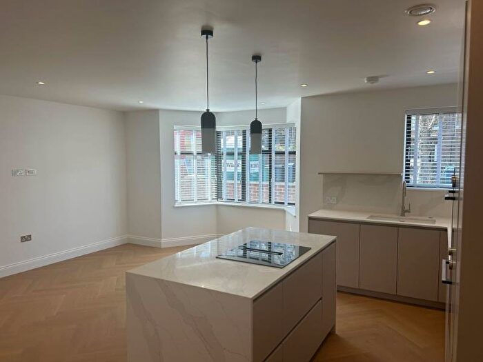 2 Bedroom Apartment To Rent In Beechcroft Avenue, Golders Green, NW11