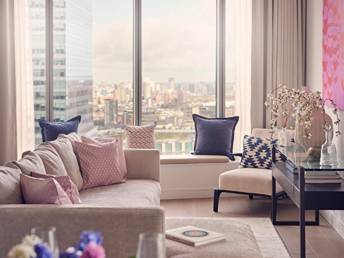 2 Bedroom Apartment For Sale In Canary Wharf, London, E14