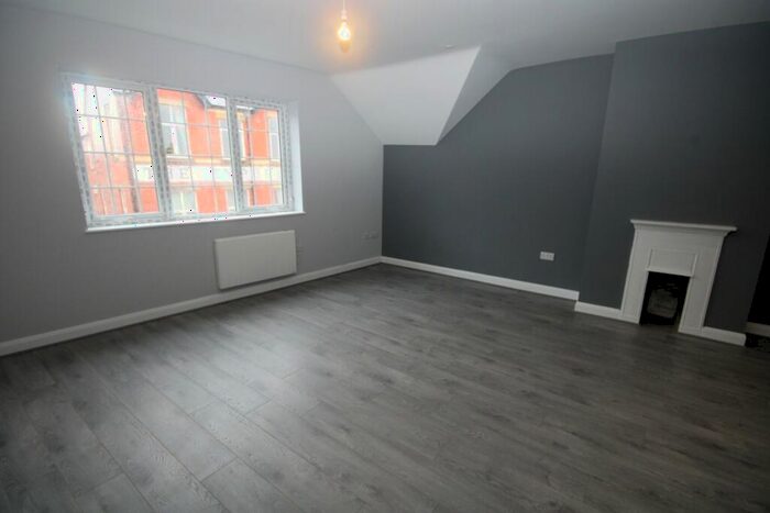2 Bedroom Apartment To Rent In - High Street, LL12