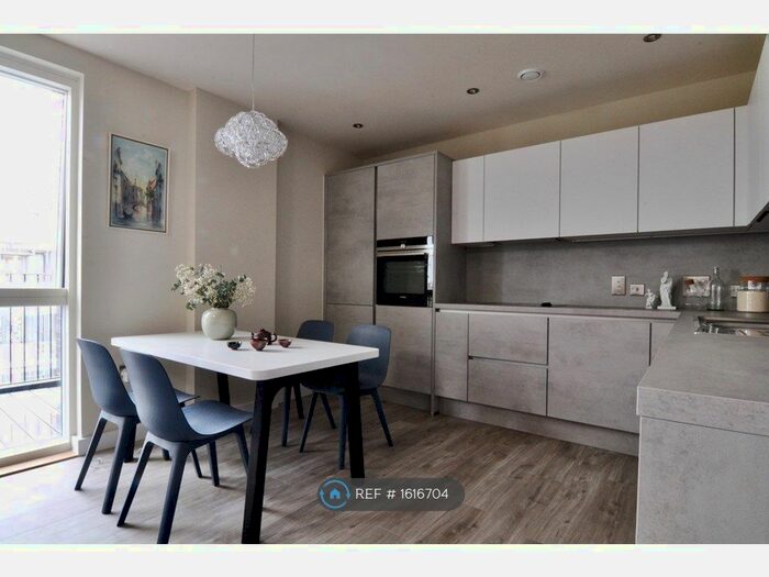 3 Bedroom Flat To Rent In Derny Avenue, London, E20