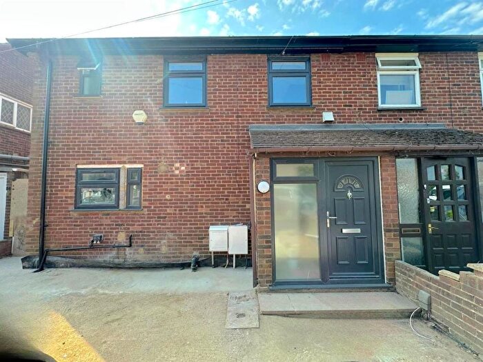 4 Bedroom Semi-Detached House To Rent In Brabazon Road, Hounslow, TW5