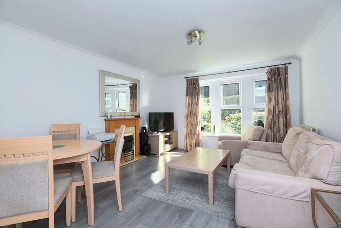 2 Bedroom Apartment To Rent In Sherwood Place, Headington, OX3
