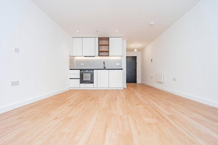 Flat To Rent In Fermont House, Beaufort Square, NW9