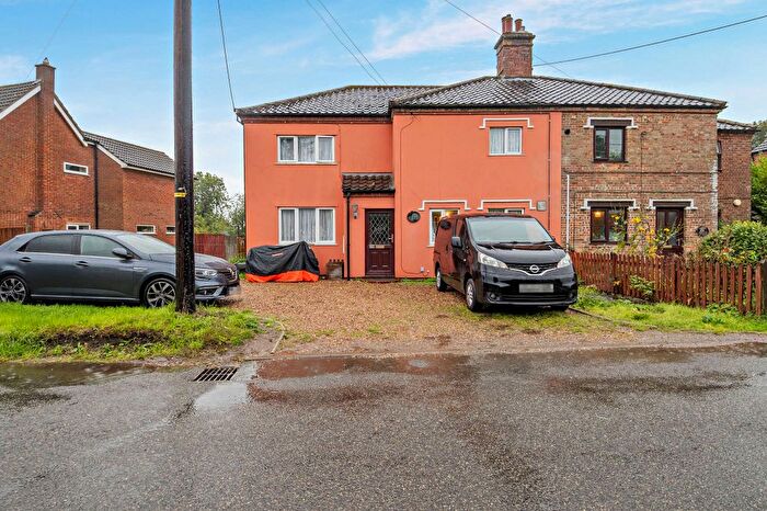 4 Bedroom Semi-Detached House For Sale In Hills Road, Saham Toney, IP25