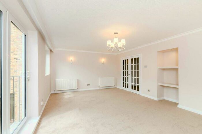 3 Bedroom Flat To Rent In Eastbury Avenue, Northwood, HA6