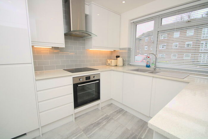 2 Bedroom Apartment To Rent In Addiscombe Road, Croydon, CR0