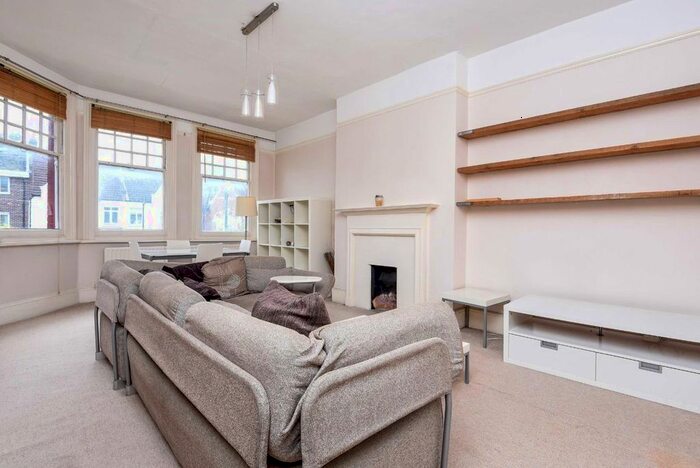 2 Bedroom Flat To Rent In Conyers Road, London, SW16