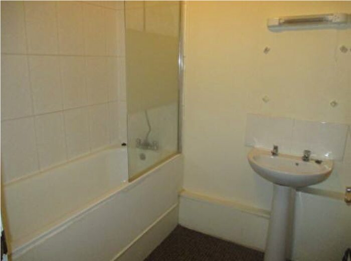 5 Bedroom Semi-Detached House To Rent In Hughenden Road, High Wycombe, HP13