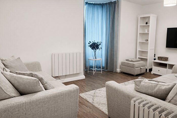 2 Bedroom Flat To Rent In Osprey Heights, SW11