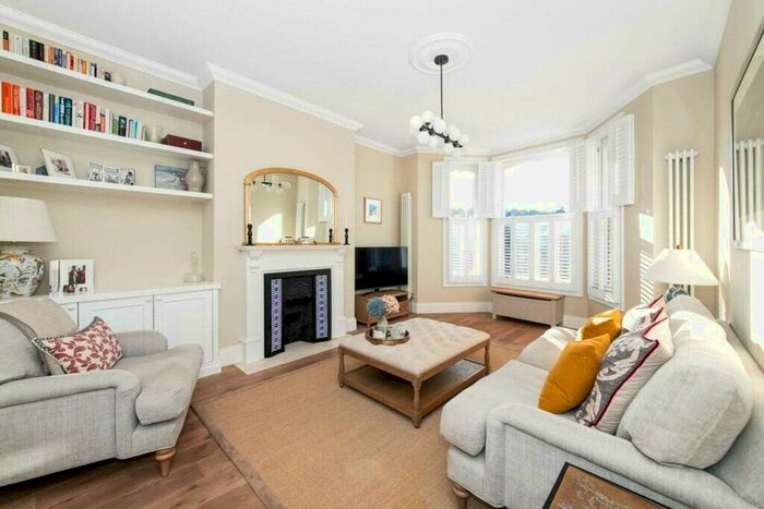 3 Bedroom Semi-Detached House To Rent In Pretoria Avenue, Walthamstow, London, E17