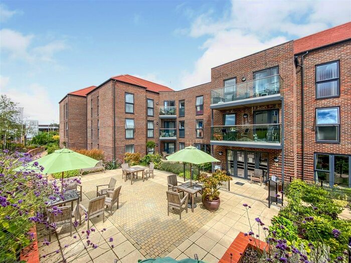 1 Bedroom Flat For Sale In Austen Place, Lower Turk Street, Alton, GU34