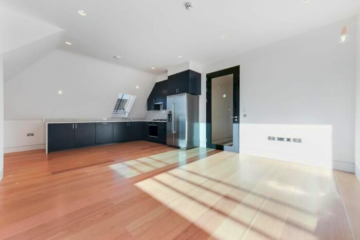 2 Bedroom Flat To Rent In Elm Avenue, Ealing, London, W5