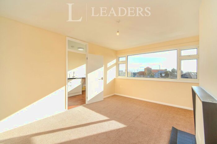 2 Bedroom Flat To Rent In Queens Parade, Hangleton BN3