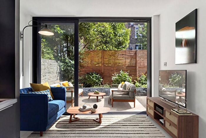 2 Bedroom Apartment For Sale In College Place, Camden, NW1