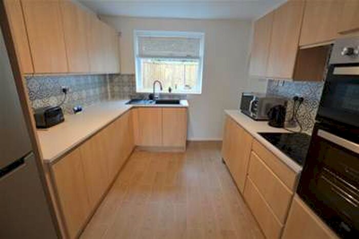 4 Bedroom Town House To Rent In Middle Hay Place, Sheffield, S14