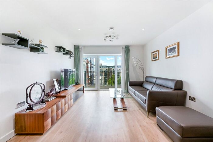 3 Bedroom Flat For Sale In Beaufort Square, London, NW9