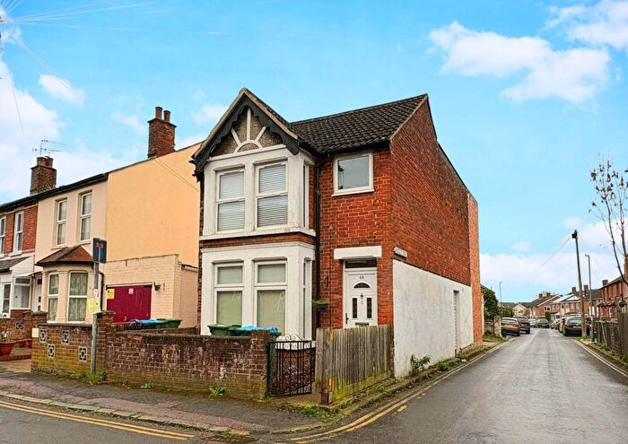 1 Bedroom Maisonette For Sale In Chiltern Street, Aylesbury, HP21