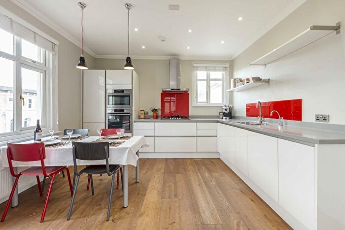 3 Bedroom Flat To Rent In Wellesley Road, London, W4