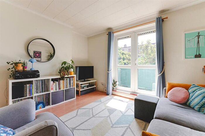 3 Bedroom Flat To Rent In Geffrye Estate, Islington, London, N1