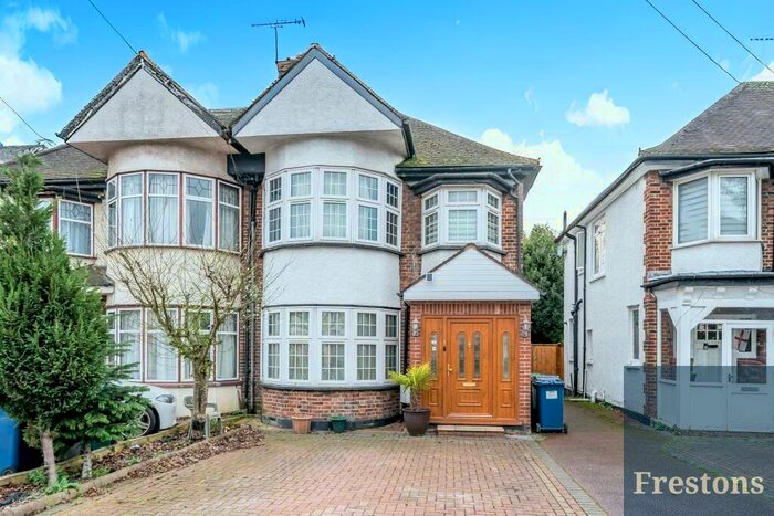 4 Bedroom Semi-Detached House To Rent In Hall Lane, London, NW4
