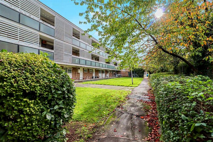 1 Bedroom Flat For Sale In Ballards Walk, Lee Chapel North, SS15