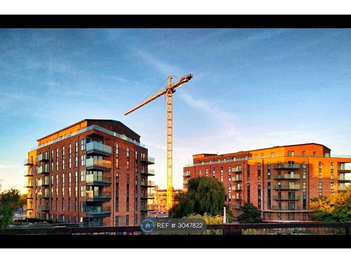 3 Bedroom Flat To Rent In Langley Square, Kent, DA1