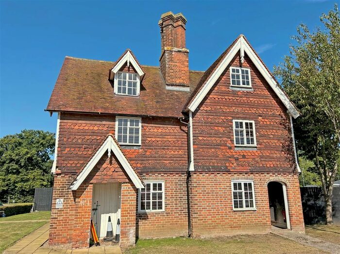 3 Bedroom Semi-Detached House For Sale In Five Oak Green Road, Tonbridge, TN11