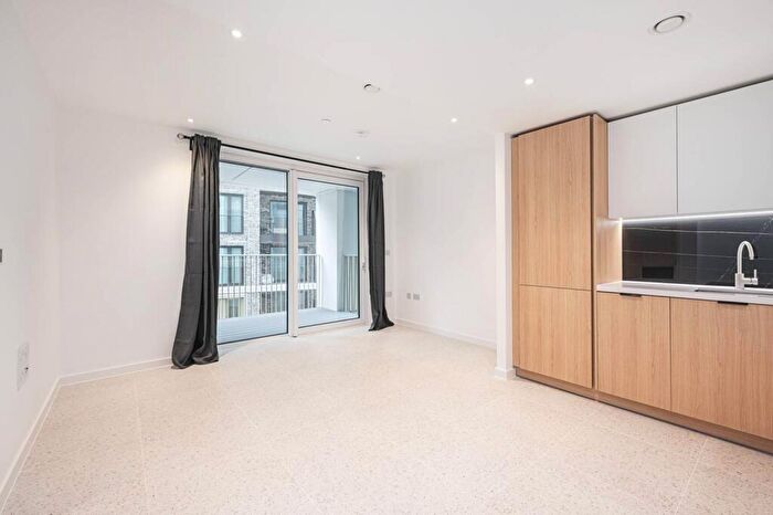 1 Bedroom Flat To Rent In The Silk District, Whitechapel, London, E1