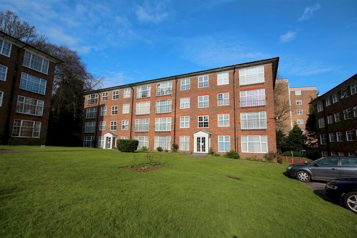 2 Bedroom Flat To Rent In Regency Court, Withdean Rise, Brighton BN1