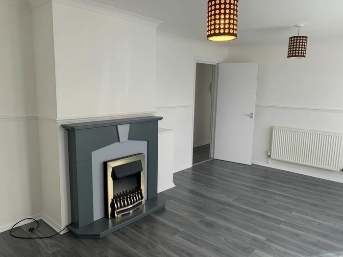 2 Bedroom Flat To Rent In Torre Close, Bletchley, Milton Keynes, MK3