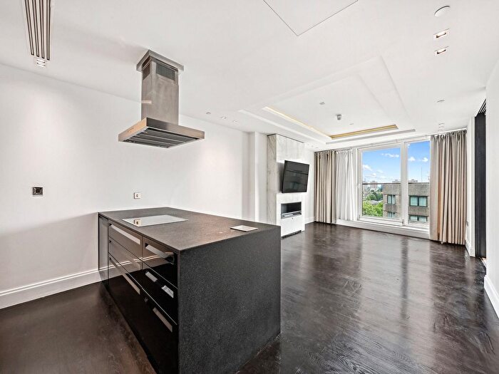 3 Bedroom Flat For Sale In Kensington High Street, London, W14