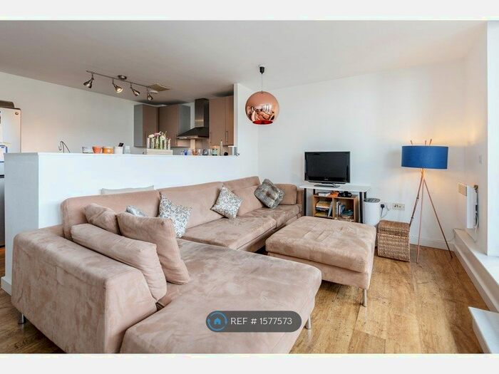 2 Bedroom Flat To Rent In Palmers Road, London, E2