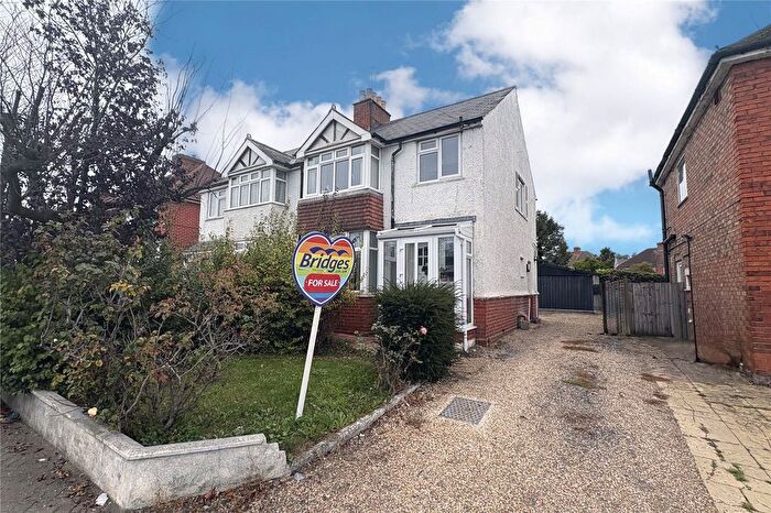 3 Bedroom Semi-detached House For Sale In Ash Road, Aldershot, Hampshire, GU12