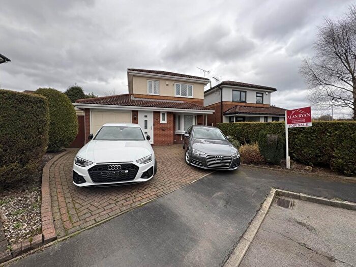 3 Bedroom Detached House For Sale In Woodlea, Oldham, OL9