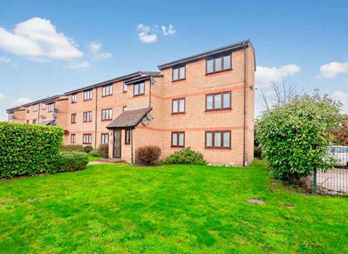 1 Bedroom Flat For Sale In Lesney Gardens, Rochford, SS4