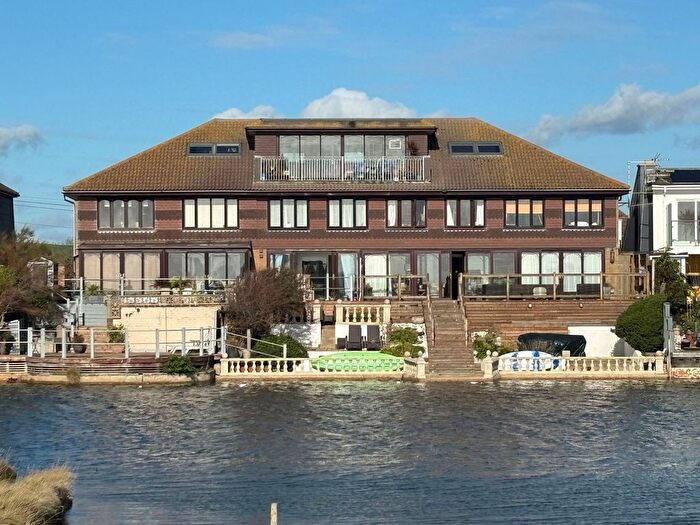 1 Bedroom Flat For Sale In Diamond Waters, Brighton Road, Lancing, BN15